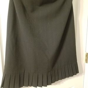 Women's pencil skirt with pleated hem